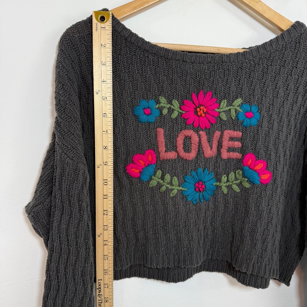 Natural Life Cropped Sweater Medium Floral Embroidered Love Boho Granola Girl - Picture 10 of 10